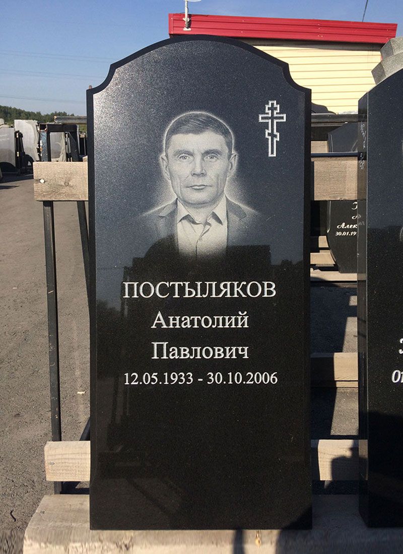 Памятник №002 из черного гранита — фото 2
