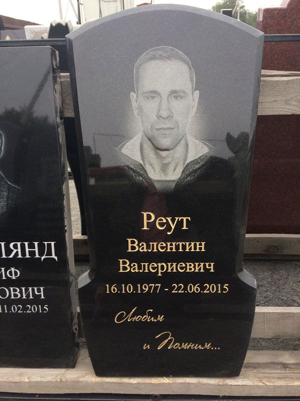 Памятник №009 из черного гранита — фото 4