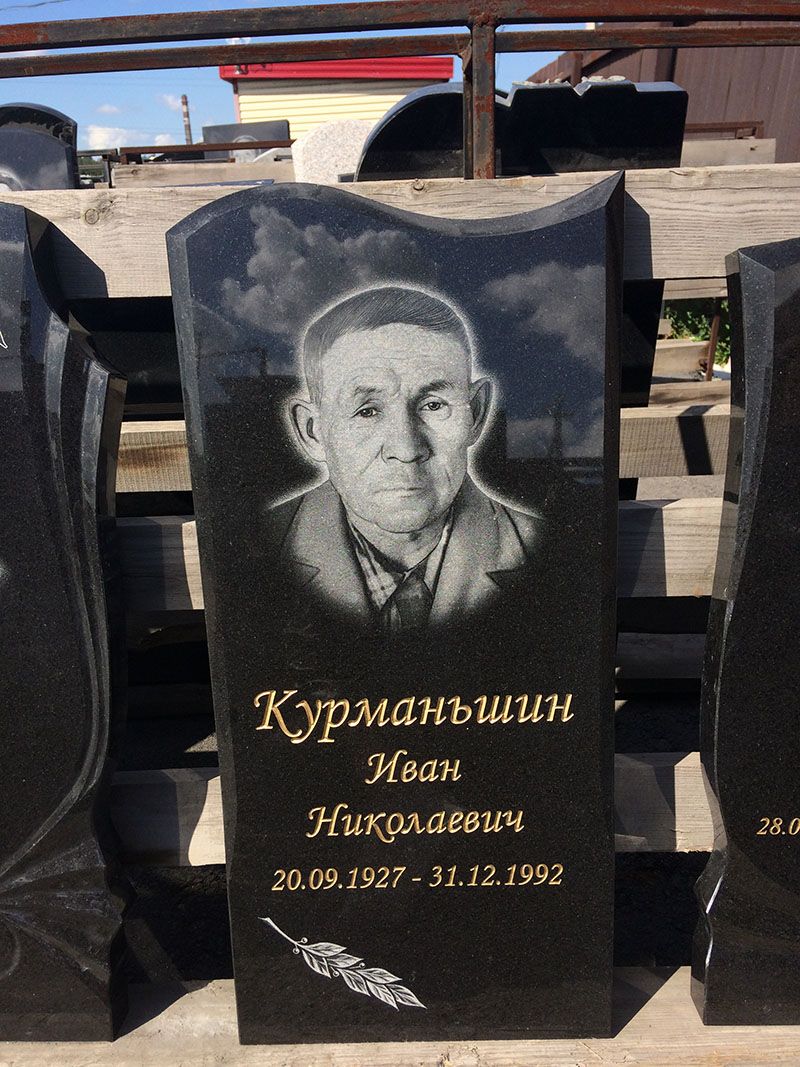 Памятник №003 из черного гранита — фото 4