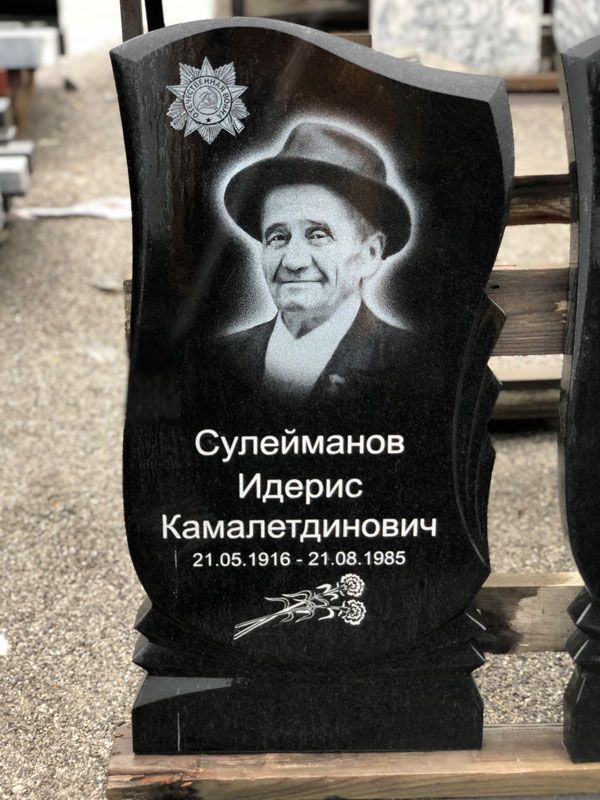 Памятник №004 из черного гранита — фото 2
