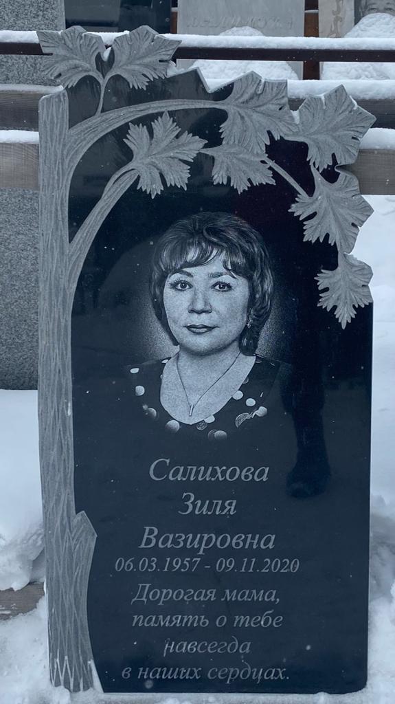 Памятник №190 из черного гранита с деревом — фото 2