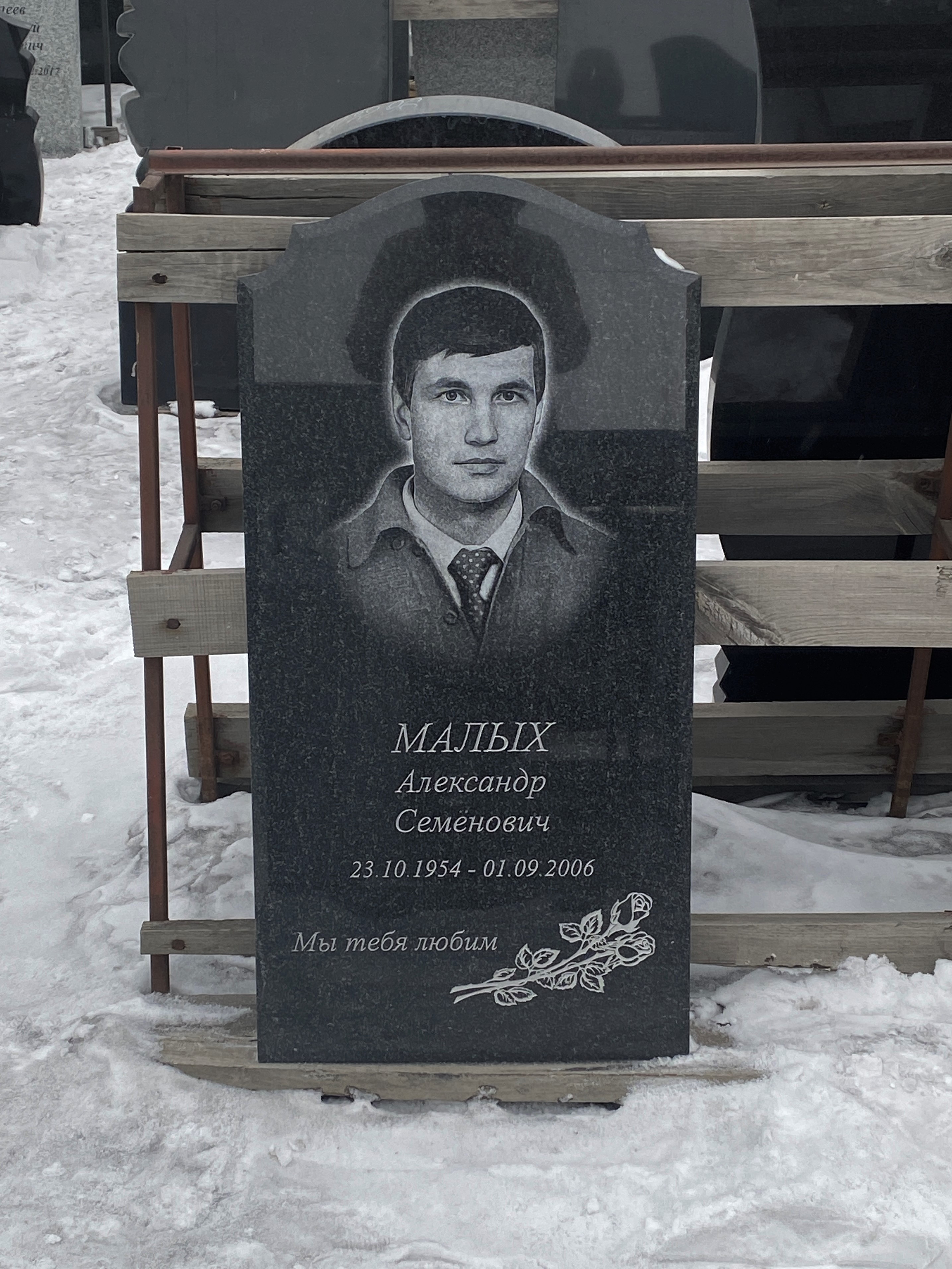 Памятник №002 из карельского гранита — фото 6